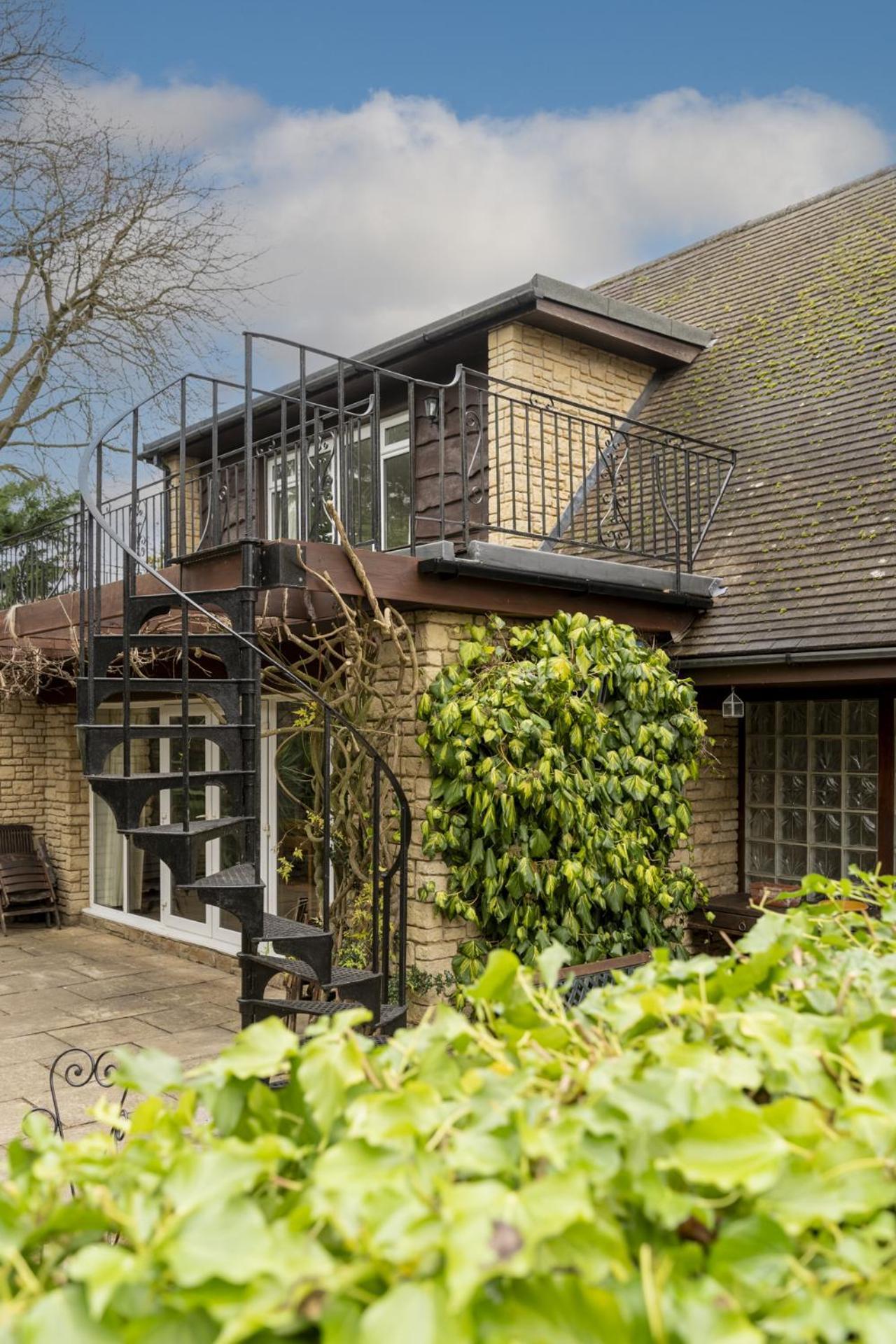 Sandford Meadow Guest House Kennington  Экстерьер фото